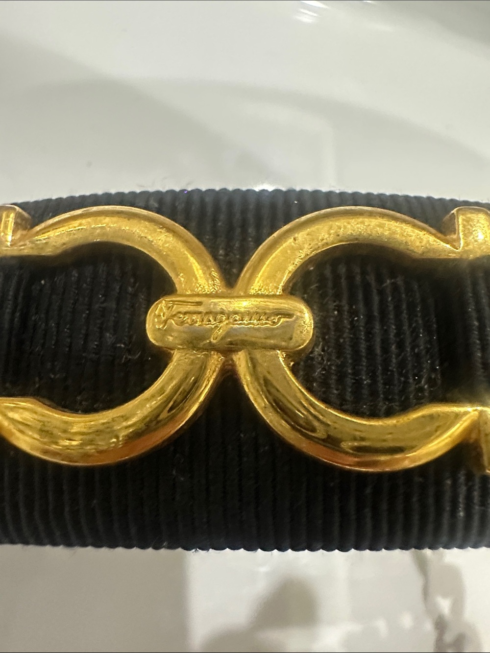 SALVATORE FERRAGAMO Black Hair Clip with Gold Double Gancio FERRAGAMO engraved - Picture 3 of 5